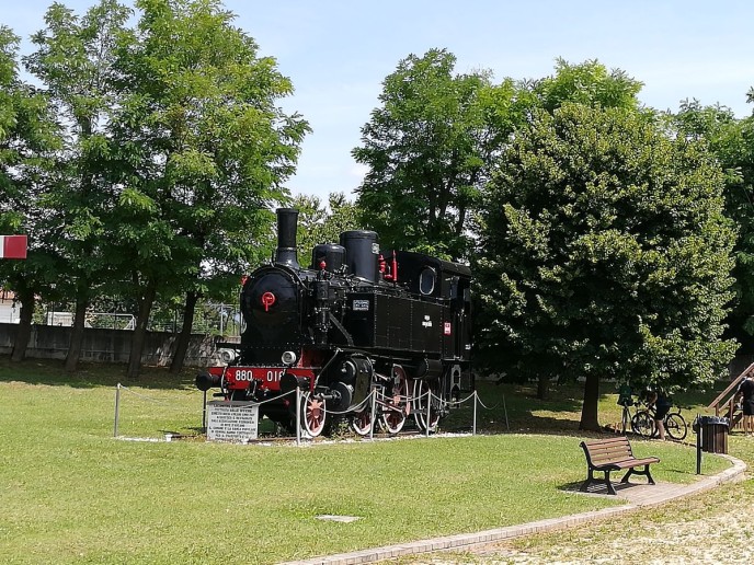 La locomotiva "monumento" a Rive d'Arcano